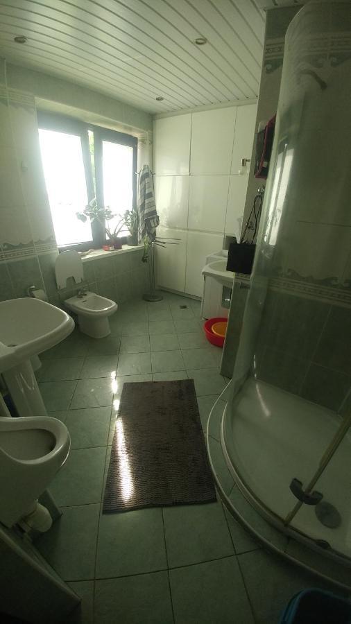 Kwatera prywatna Pokój W Domu Z Dużym Ogrodem