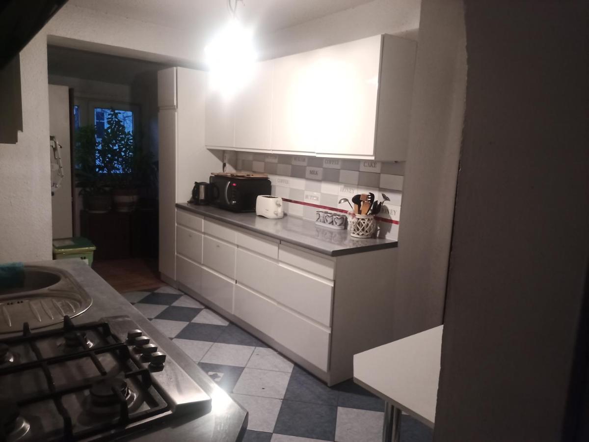 Kwatera prywatna Pokój W Domu Z Dużym Ogrodem